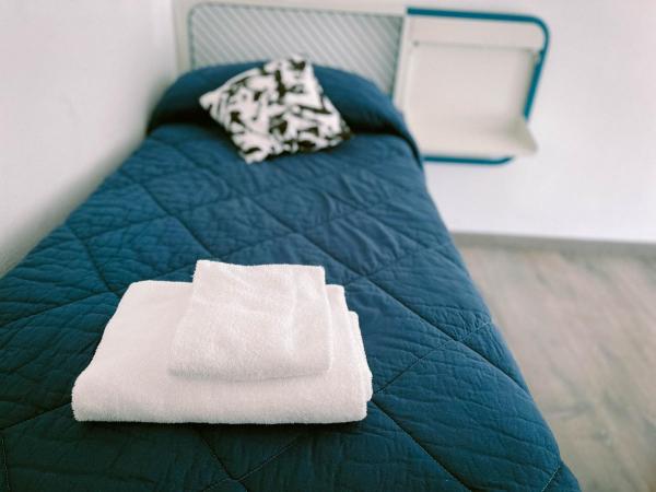 Ostello Bello Genova : photo 2 de la chambre chambre simple avec salle de bains privative