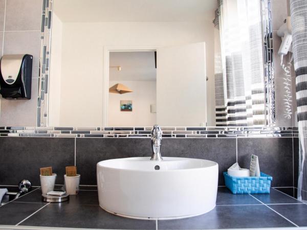 Hôtel Le Tivoli : photo 7 de la chambre chambre lits jumeaux confort