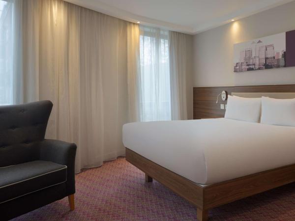 Hampton by Hilton London Waterloo : photo 3 de la chambre chambre lit queen-size - pour personnes à mobilité réduite