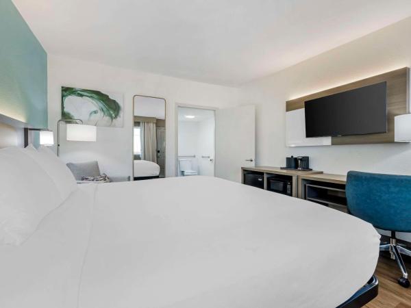 Comfort Inn Sea World Area : photo 10 de la chambre chambre lit king-size - accessible aux personnes à mobilité réduite/non-fumeurs