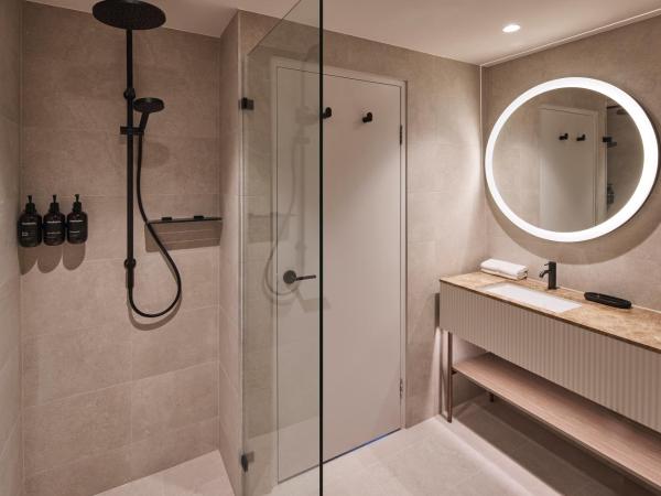 Rydges North Sydney : photo 10 de la chambre chambre lit king-size