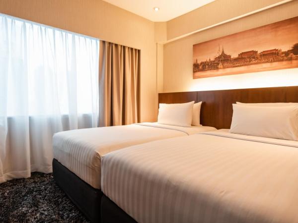 Ramada Plaza by Wyndham Bangkok Menam Riverside : photo 4 de la chambre suite lits jumeaux avec balcon - vue sur rivière