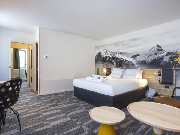 Novotel Annecy Centre : photo 2 de la chambre suite avec 1 lit double - vue sur montagne