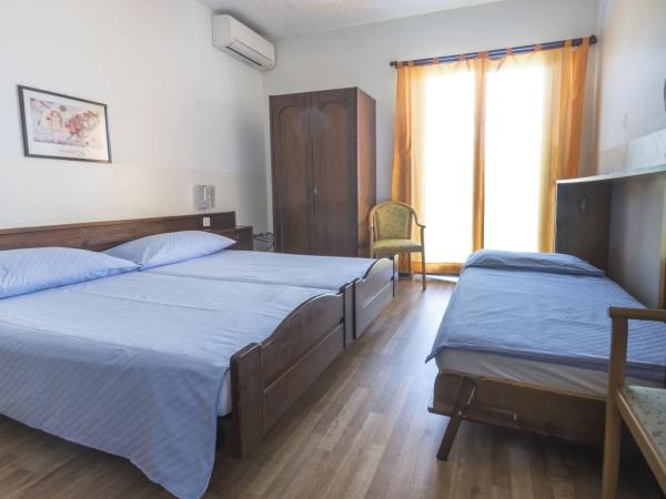 Hotel Besso Lugano Center : photo 5 de la chambre chambre triple avec balcon