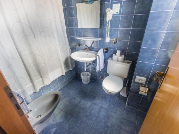 Hotel Besso Lugano Center : photo 8 de la chambre chambre simple avec balcon