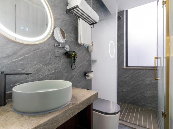 Time Traveller Boutique Hotel -Near Chengdu Wide narrow lane, People's Park, Chengdu Panda Base, 10 minutes walk to subway , Eat chaffy dish, Free night snack, Free laundry, English communication well, Free travel advice : photo 3 de la chambre chambre tatami