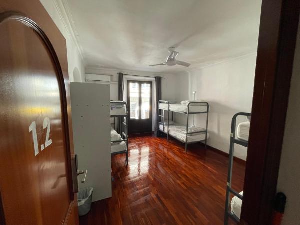 Tarragona Hostel : photo 4 de la chambre lit simple dans dortoir à 6 lits