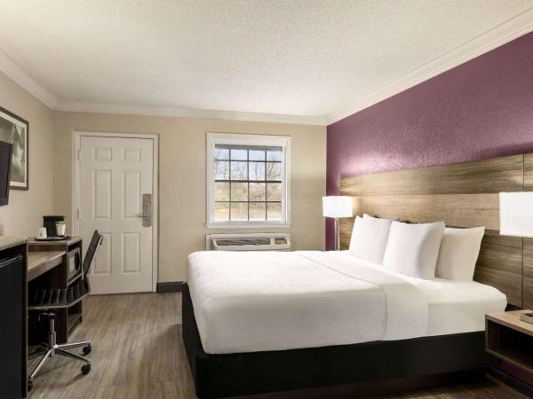 La Quinta Inn by Wyndham San Antonio Lackland : photo 2 de la chambre chambre lit king-size
