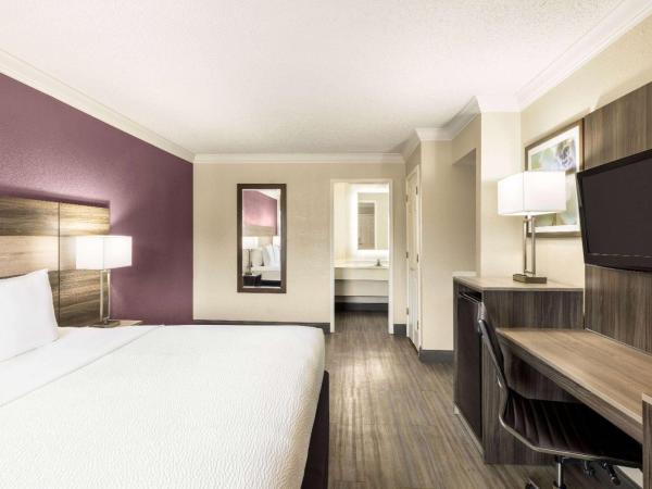 La Quinta Inn by Wyndham San Antonio Lackland : photo 1 de la chambre chambre lit king-size