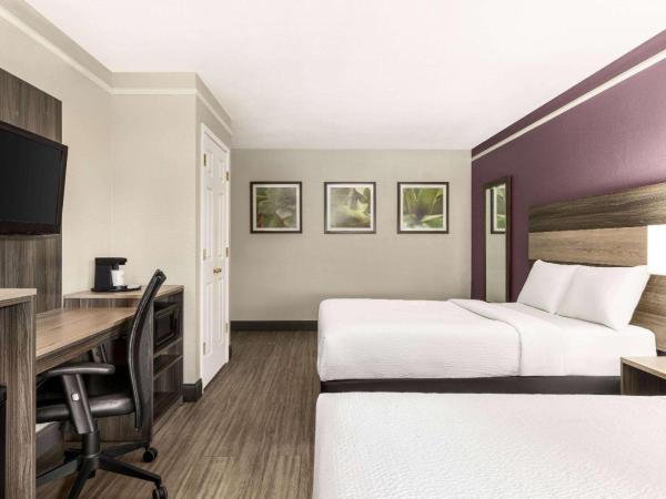 La Quinta Inn by Wyndham San Antonio Lackland : photo 1 de la chambre chambre avec 2 lits doubles