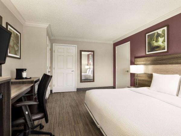 La Quinta Inn by Wyndham San Antonio Lackland : photo 6 de la chambre chambre lit king-size