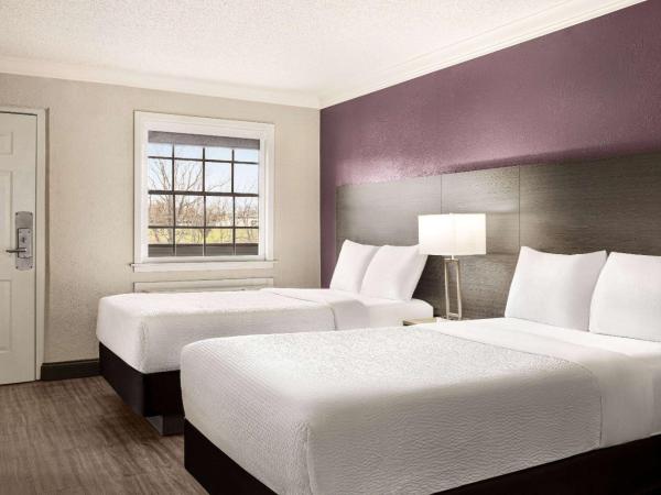 La Quinta Inn by Wyndham San Antonio Lackland : photo 10 de la chambre chambre avec 2 lits doubles