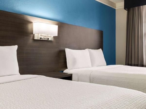 La Quinta Inn by Wyndham San Antonio I-35 N at Toepperwein : photo 2 de la chambre chambre standard avec 2 lits doubles