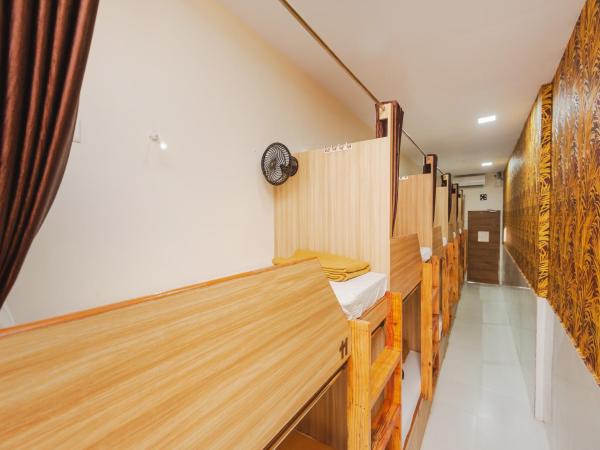 Sahara Dormitory Stay-near NESCO Bombay Exhibition Centre : photo 8 de la chambre lit simple dans dortoir mixte