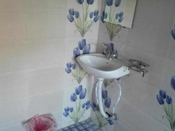 Best Hostel : photo 5 de la chambre chambre lits jumeaux avec salle de bains commune