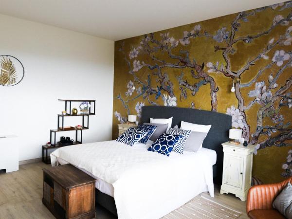 Le Domaine de La Tour des Vents : photo 2 de la chambre chambre double avec terrasse