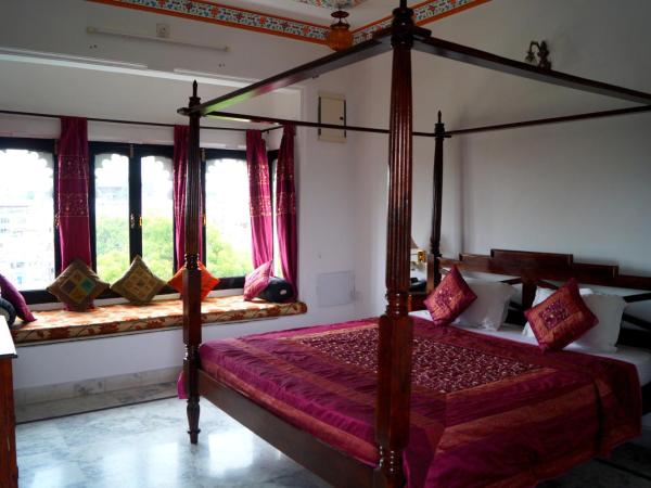 Karohi Haveli - A Heritage Hotel : photo 3 de la chambre suite palace - vue sur lac