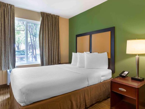 Extended Stay America Select Suites Tampa Airport Memorial Hwy : photo 1 de la chambre studio lit queen-size - non-fumeurs