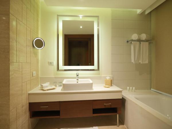 DoubleTree by Hilton Gurgaon New Delhi NCR : photo 5 de la chambre suite terrasse avec accès au salon