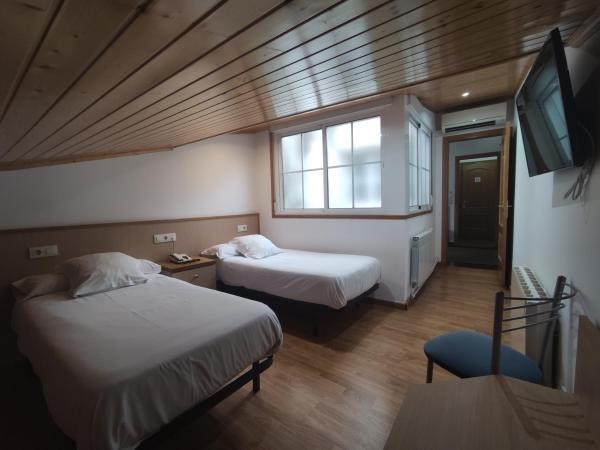 Hotel Hórreo by Bossh! Hotels : photo 1 de la chambre chambre lits jumeaux mansardée