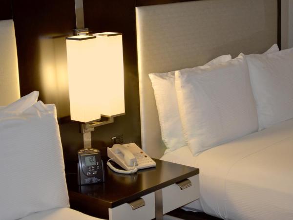 DoubleTree by Hilton Hotel Houston Hobby Airport : photo 1 de la chambre suite junior lit queen-size