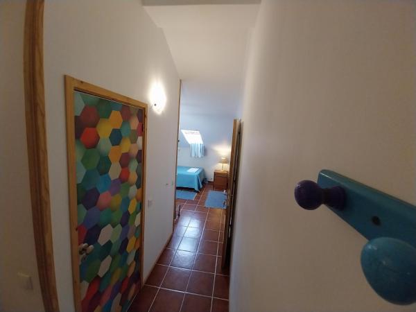 Supertubos Beach Hostel : photo 2 de la chambre chambre quadruple