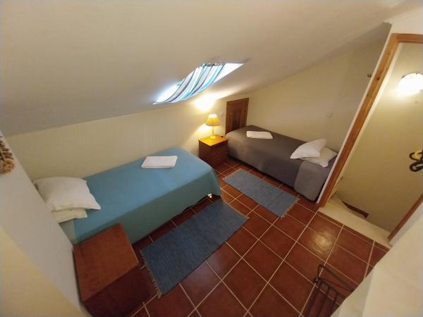 Supertubos Beach Hostel : photo 8 de la chambre chambre quadruple