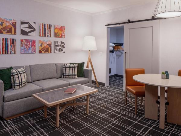 Doubletree Suites by Hilton Salt Lake City : photo 10 de la chambre queen suite with roll-in shower - mobility accessible