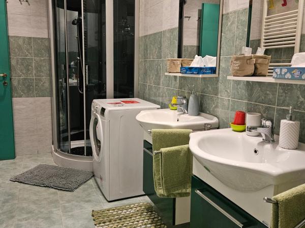 B&B Villa Emilia Milano : photo 3 de la chambre chambre double ou lits jumeaux avec salle de bains privative externe