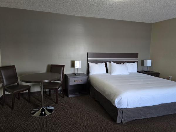 Royal Lodge : photo 6 de la chambre chambre lit king-size avec baignoire spa