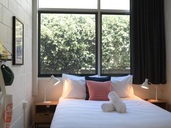 The Village Glebe : photo 2 de la chambre chambre double avec salle de bains