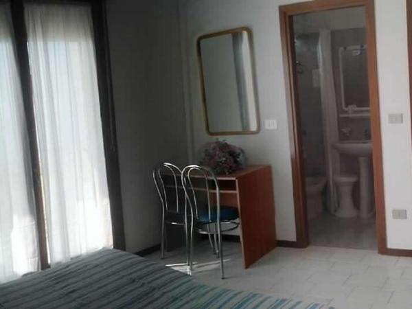 Villa Garda : photo 8 de la chambre chambre quadruple avec balcon