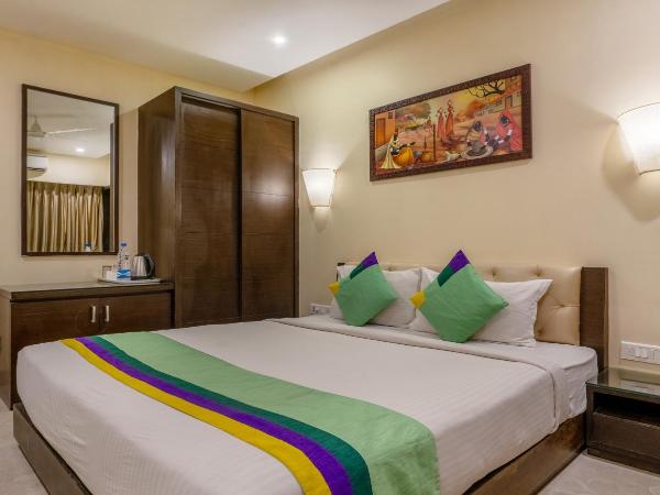 Treebo Acsys, Gachibowli : photo 3 de la chambre deluxe room with mini fridge & working desk