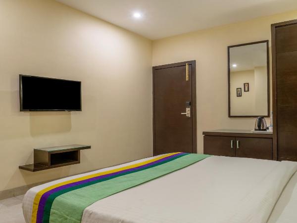 Treebo Acsys, Gachibowli : photo 5 de la chambre deluxe room with mini fridge & working desk