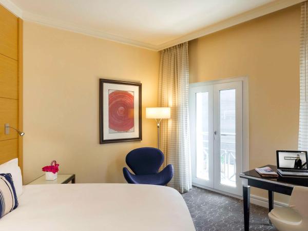 Hotel Sofitel Los Angeles at Beverly Hills : photo 1 de la chambre chambre lit king-size de luxe beverly - vue sur beverly blvd