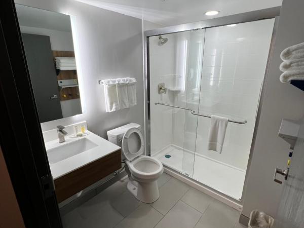 Microtel Inn & Suites by Wyndham Charlotte/Northlake : photo 3 de la chambre 1 queen bed room, non-smoking