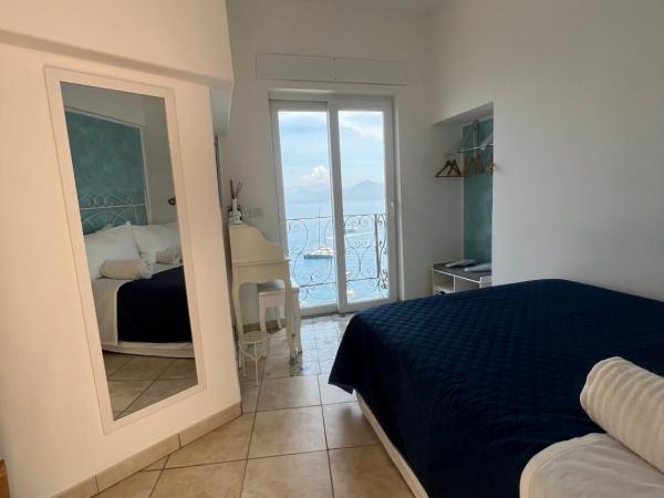 La Terrazza sul Mare : photo 7 de la chambre chambre lit queen-size - vue sur mer