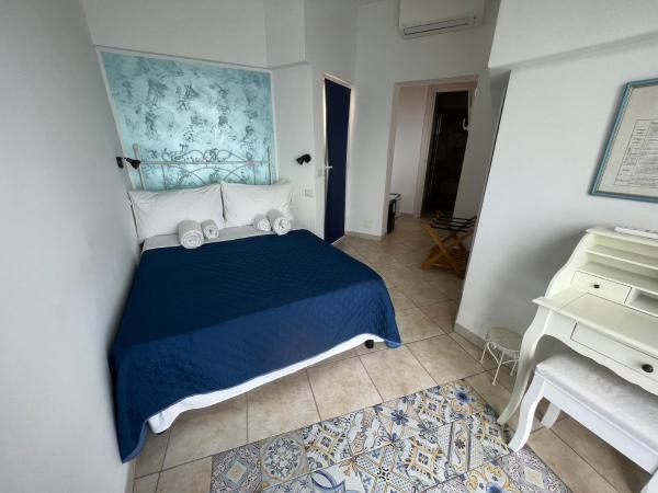 La Terrazza sul Mare : photo 5 de la chambre chambre lit queen-size - vue sur mer