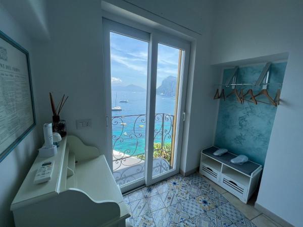 La Terrazza sul Mare : photo 2 de la chambre chambre lit queen-size - vue sur mer