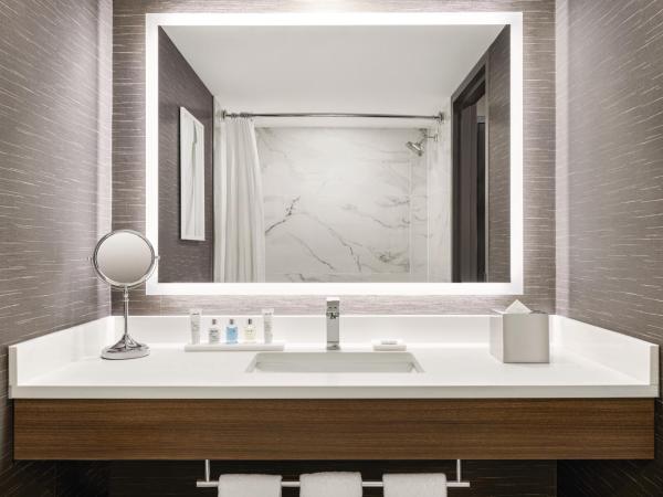 Radisson Blu Vancouver Airport Hotel & Marina : photo 3 de la chambre chambre 2 lits queen-size - non-fumeurs