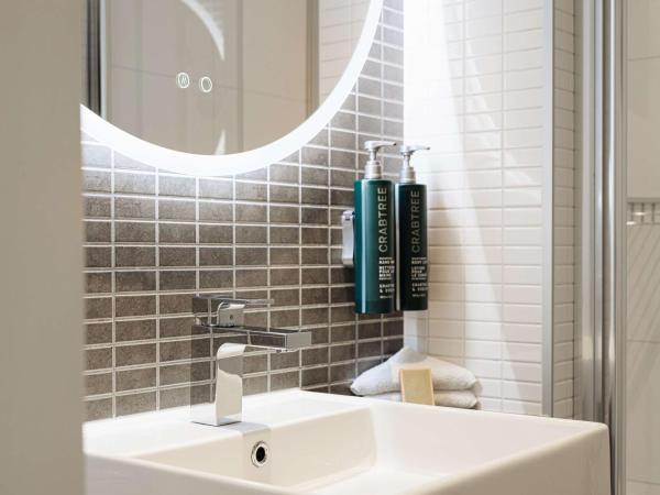 DoubleTree by Hilton Amsterdam Centraal Station : photo 5 de la chambre chambre lit king-size - vue sur rivière - Étage supérieur