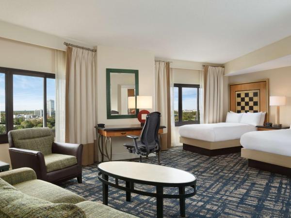 Hilton Orlando Lake Buena Vista - Disney Springs™ Area : photo 1 de la chambre suite avec 2 lits doubles et 1 canapé-lit