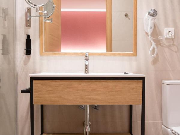 Hotel Parking Miradoiro de Belvís : photo 8 de la chambre chambre lits jumeaux