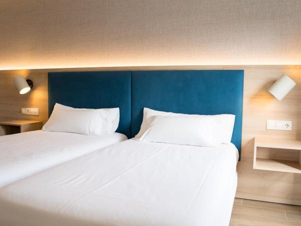 Hotel Parking Miradoiro de Belvís : photo 3 de la chambre chambre lits jumeaux Économique