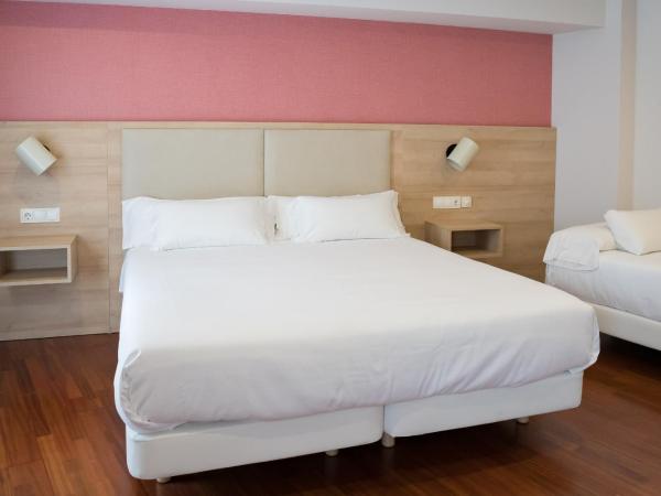 Hotel Parking Miradoiro de Belvís : photo 2 de la chambre chambre triple