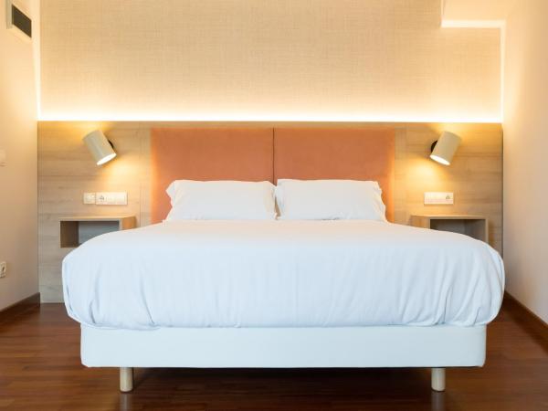 Hotel Parking Miradoiro de Belvís : photo 1 de la chambre chambre double