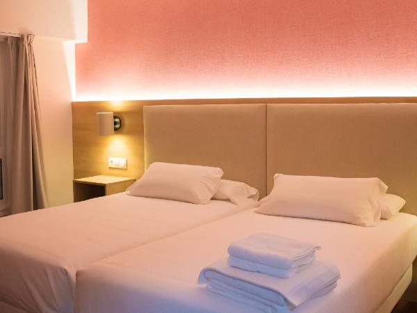 Hotel Parking Miradoiro de Belvís : photo 2 de la chambre chambre lits jumeaux