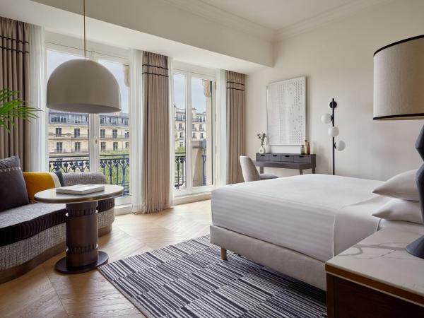 Paris Marriott Champs Elysees Hotel : photo 1 de la chambre chambre lit king-size - vue sur champs-lyses