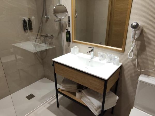 Hotel Parking Miradoiro de Belvís : photo 5 de la chambre chambre triple