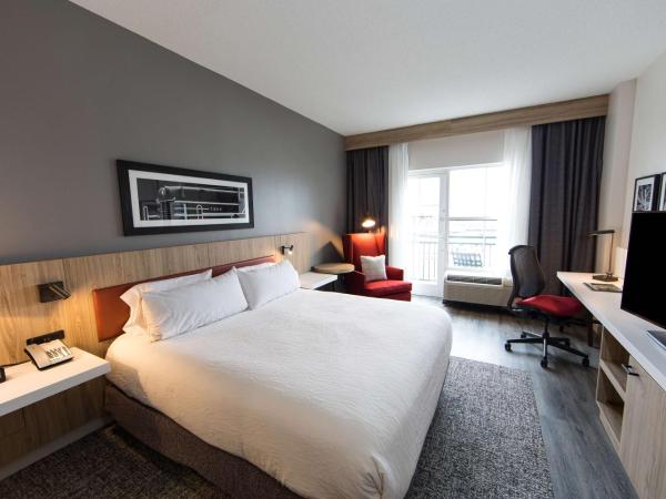 Hilton Garden Inn Savannah Historic District : photo 3 de la chambre chambre lit king-size avec balcon